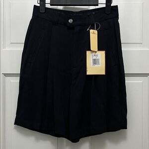 NWT Vintage Tommy Bahama Pleated Black Silk Shorts - Size 6